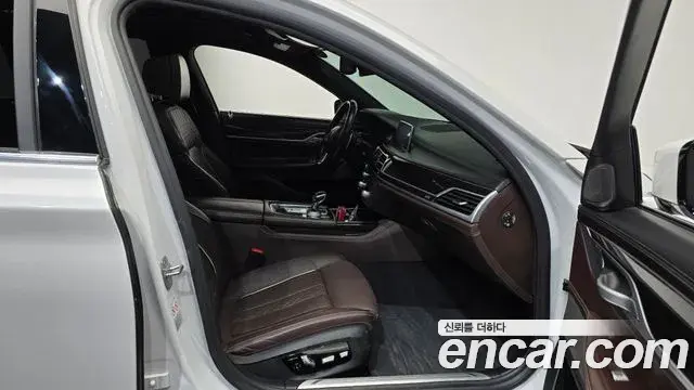 BMW 7 Series 2019 — ფოტო 18/20