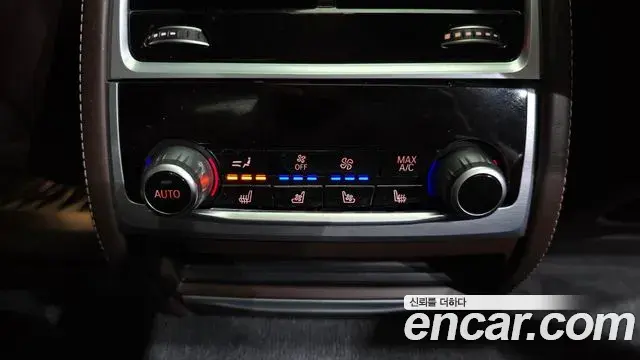 BMW 7 Series 2019 — ფოტო 8/20
