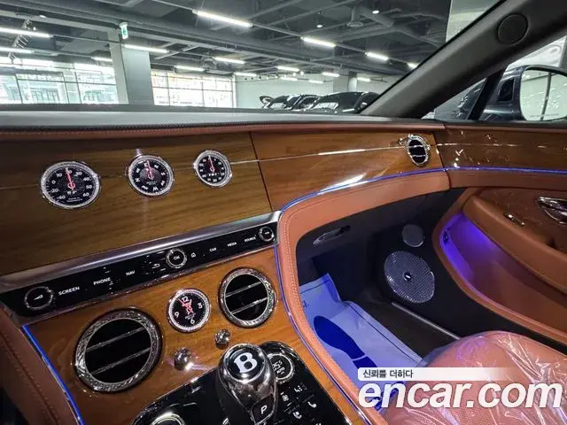 Bentley Continental GT 2020 — ფოტო 4/15