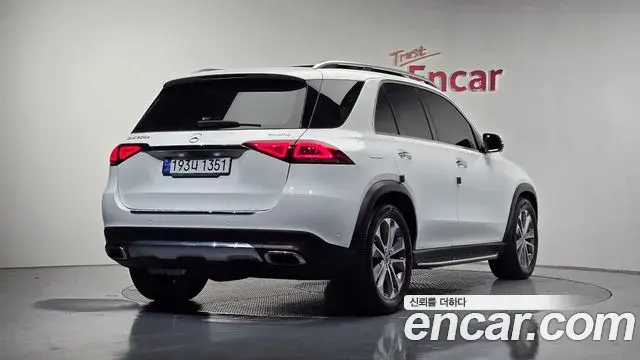 Mercedes-Benz GLE-Class 2022 — Photo 9/20