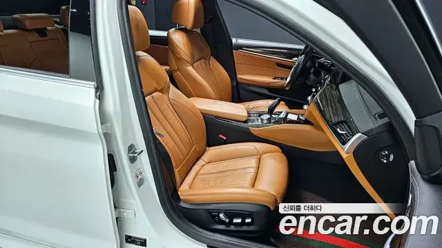 BMW 5 Series 2021 — Photo 8/20