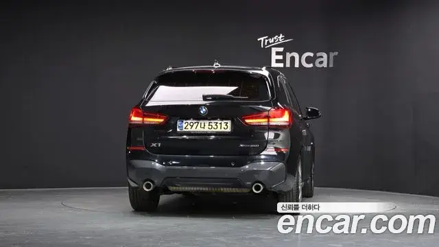 BMW X1 2021 — Şəkil 14/20