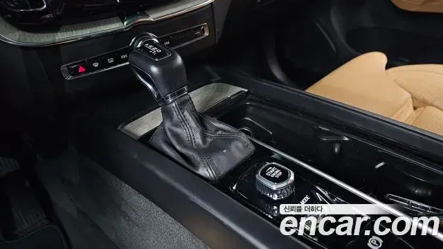 Volvo XC60 2018 — Şəkil 9/20