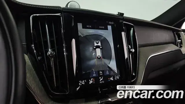 Volvo XC60 2018 — Şəkil 19/20