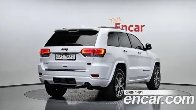 Jeep Grand Cherokee 2019 — Şəkil 18/20
