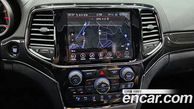 Jeep Grand Cherokee 2019 — Şəkil 17/20