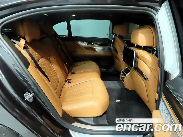 BMW 7 Series 2022 — ფოტო 9/20