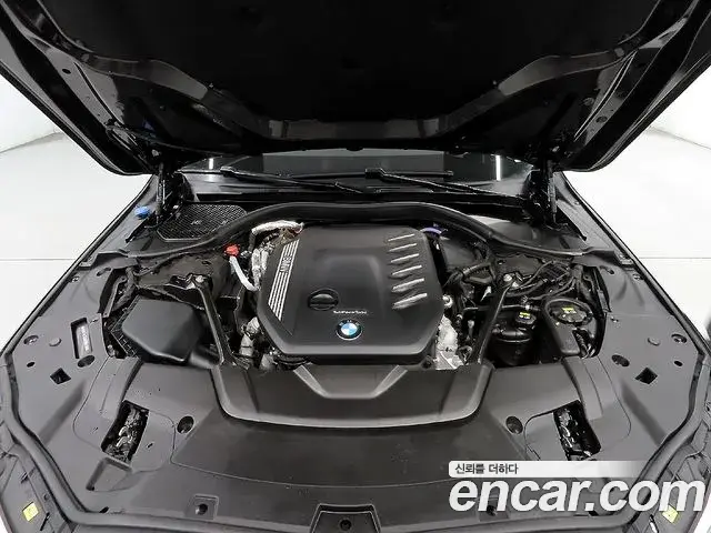 BMW 7 Series 2022 — ფოტო 19/20
