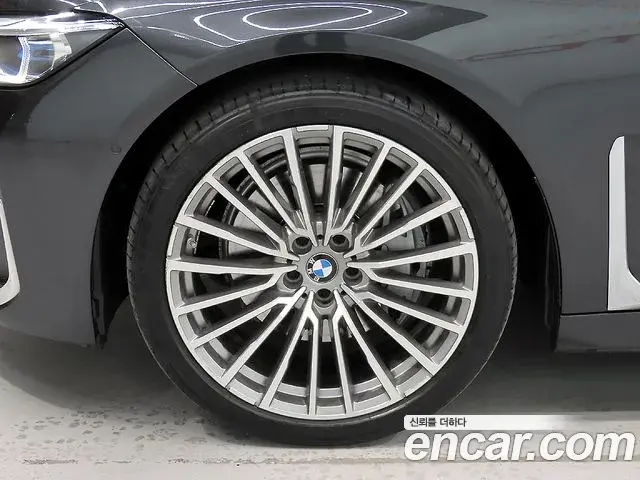 BMW 7 Series 2022 — ფოტო 7/20