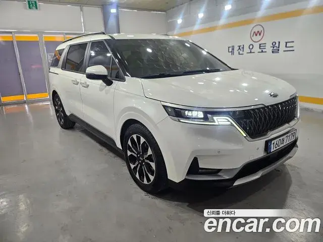 Kia Carnival 2021 — Фото 1/16