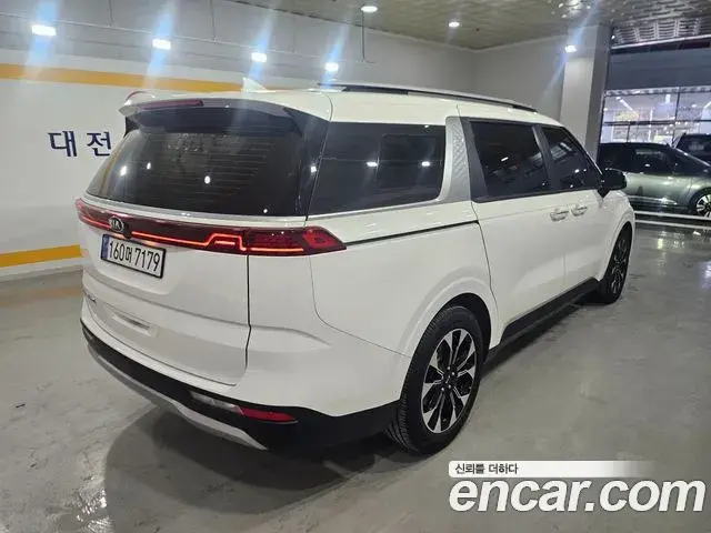 Kia Carnival 2021 — Фото 3/16