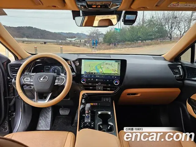 Lexus NX450h+ 2023 — Photo 11/20