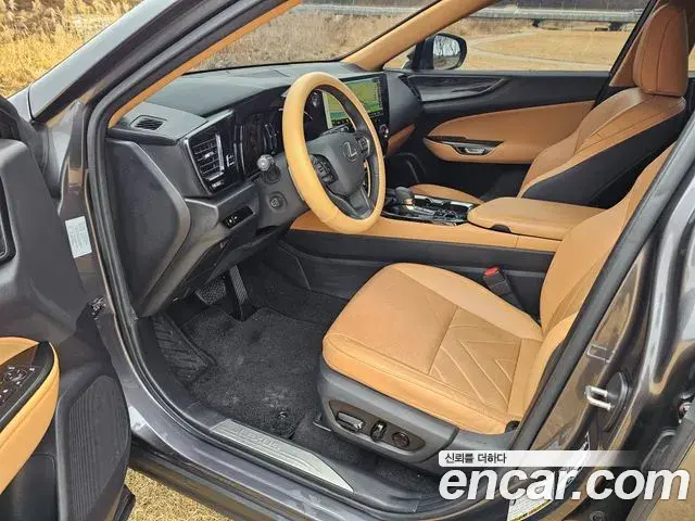 Lexus NX450h+ 2023 — Photo 16/20