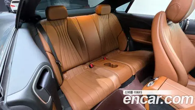 Mercedes-Benz E-Class 2019 — Şəkil 17/20