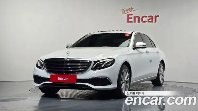 Mercedes-Benz E-Class 2018 — Photo 1/20