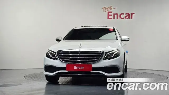 Mercedes-Benz E-Class 2018 — Photo 3/20