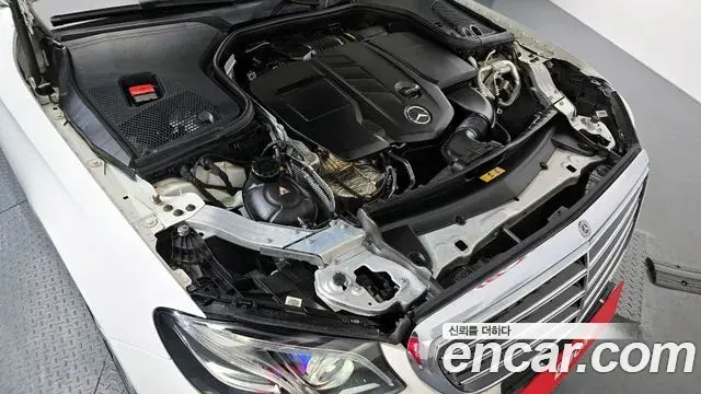 Mercedes-Benz E-Class 2018 — Photo 14/20
