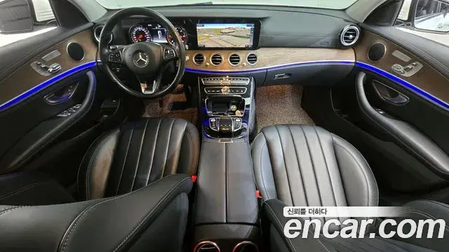 Mercedes-Benz E-Class 2018 — Photo 15/20