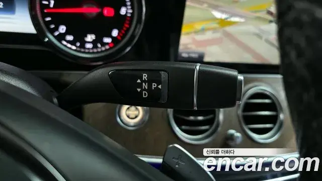 Mercedes-Benz E-Class 2018 — Photo 5/20