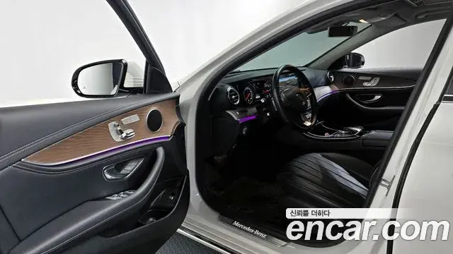 Mercedes-Benz E-Class 2018 — Photo 20/20