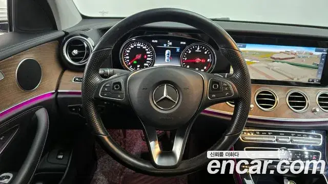 Mercedes-Benz E-Class 2018 — Photo 19/20