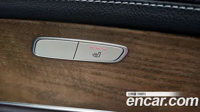 Mercedes-Benz E-Class 2018 — Photo 10/20