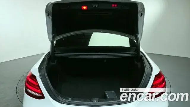 Mercedes-Benz E-Class 2018 — Photo 16/20