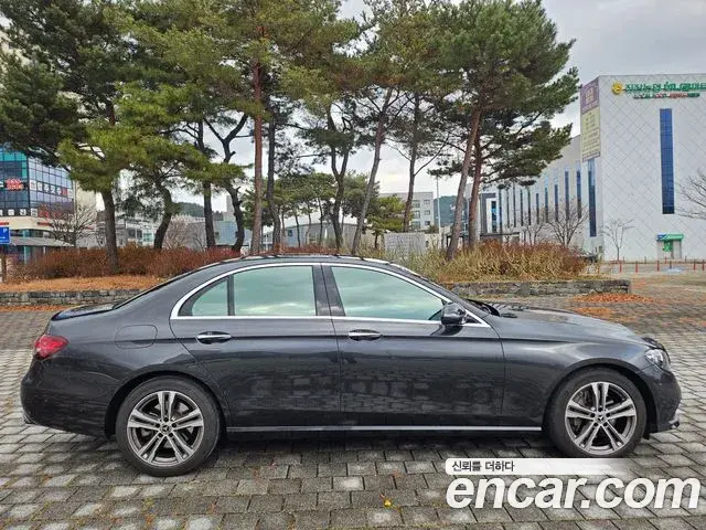 Mercedes-Benz E-Class 2022 — Photo 20/20