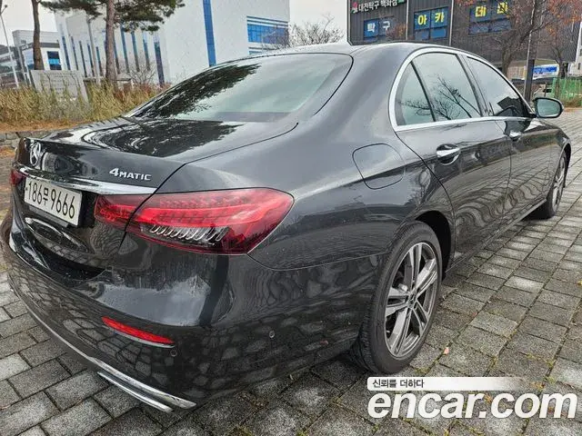 Mercedes-Benz E-Class 2022 — Photo 5/20