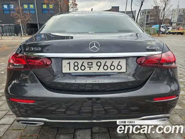 Mercedes-Benz E-Class 2022 — Photo 3/20