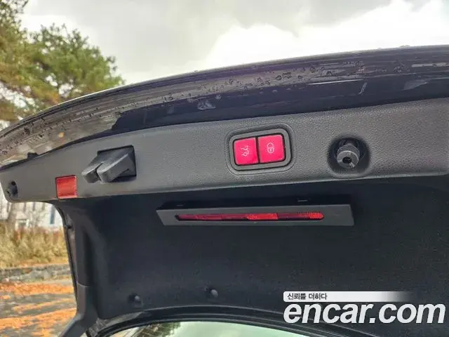 Mercedes-Benz E-Class 2022 — Photo 16/20