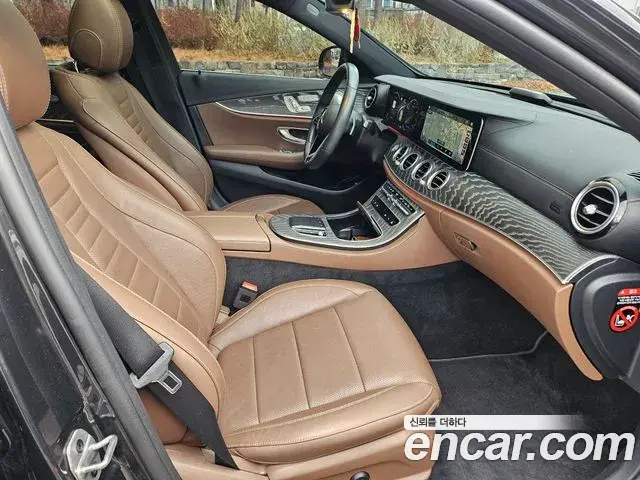 Mercedes-Benz E-Class 2022 — Photo 15/20