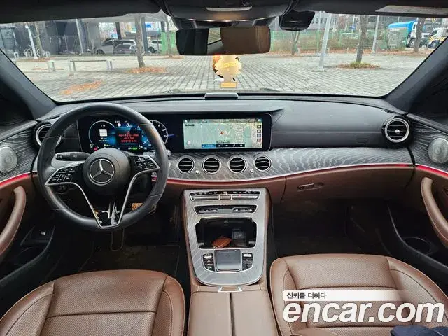 Mercedes-Benz E-Class 2022 — Photo 2/20