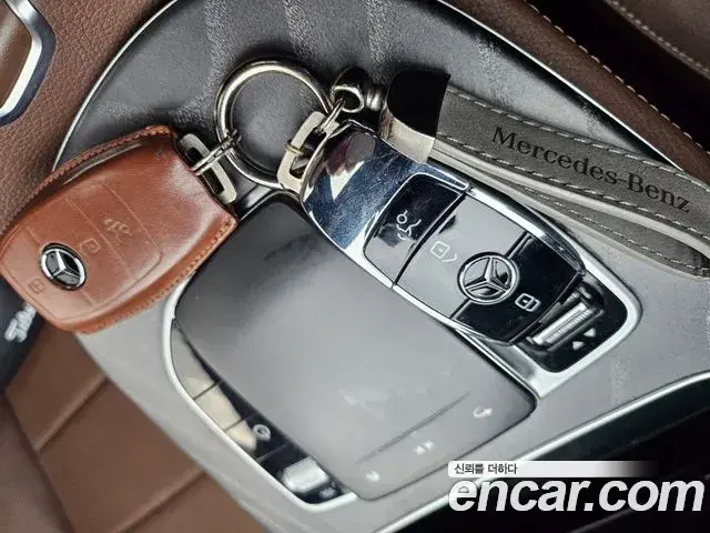 Mercedes-Benz E-Class 2022 — Photo 7/20