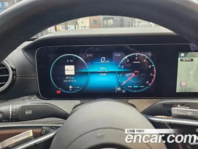 Mercedes-Benz E-Class 2022 — Photo 14/20