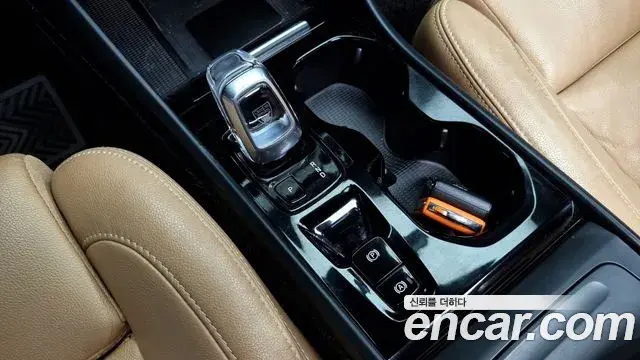 Volvo XC40 2021 — Şəkil 13/20