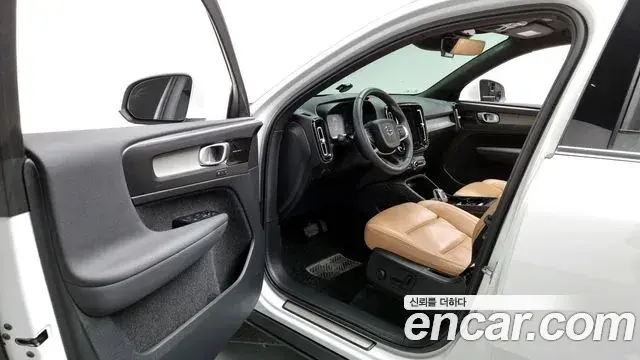 Volvo XC40 2021 — Şəkil 1/20