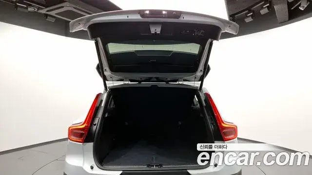 Volvo XC40 2021 — Şəkil 7/20