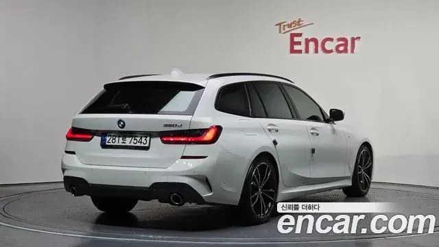 BMW 3 Series 2022 — Photo 18/20