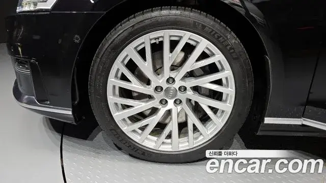Audi A8 2020 — ფოტო 8/20