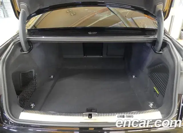 Audi A8 2022 — Photo 18/20