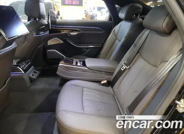 Audi A8 2022 — Photo 12/20