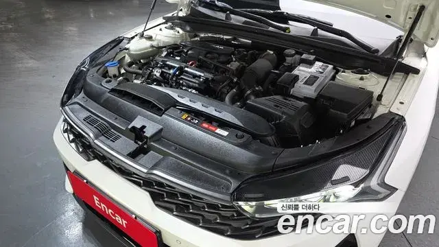 Kia K5 2020 — ფოტო 17/20