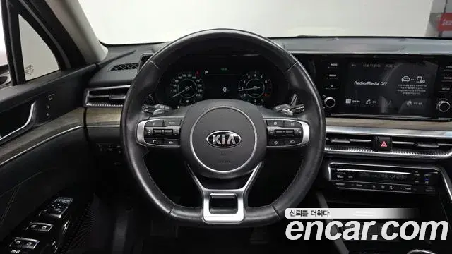 Kia K5 2020 — ფოტო 16/20