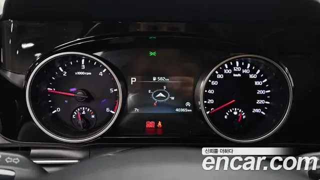 Kia Carnival 2021 — Şəkil 17/20