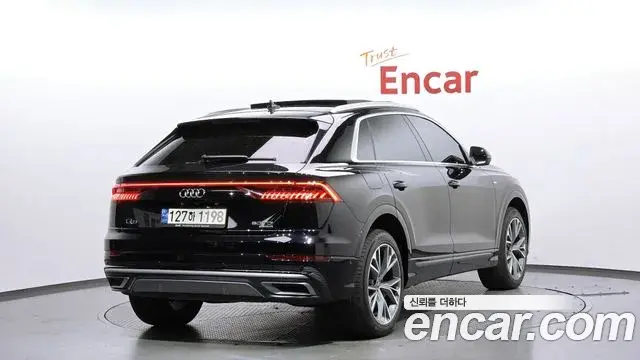 Audi Q8 2021 — ფოტო 14/20