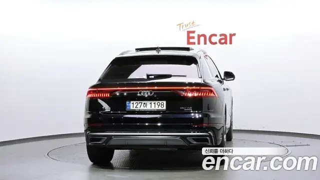 Audi Q8 2021 — ფოტო 15/20