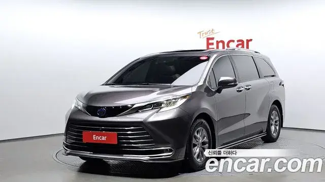Toyota Sienna 2023 — Photo 7/20