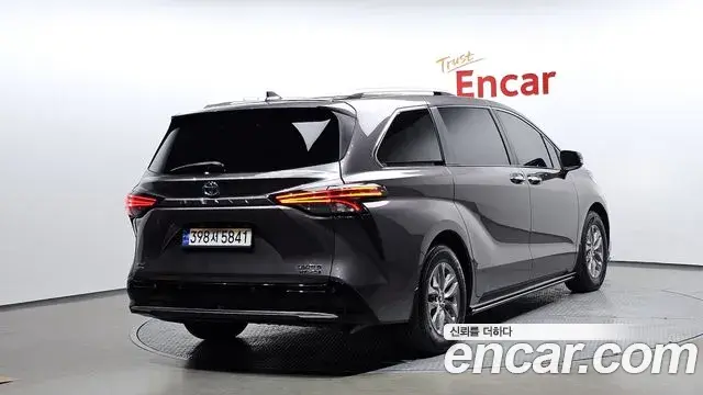Toyota Sienna 2023 — Photo 9/20