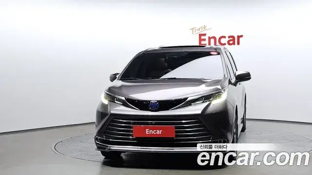 Toyota Sienna 2023 — Photo 5/20